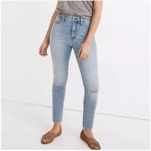 Madewell Curvy Roadtripper Authentic Jeans in Benton Wash: Knee-Rip Edition size